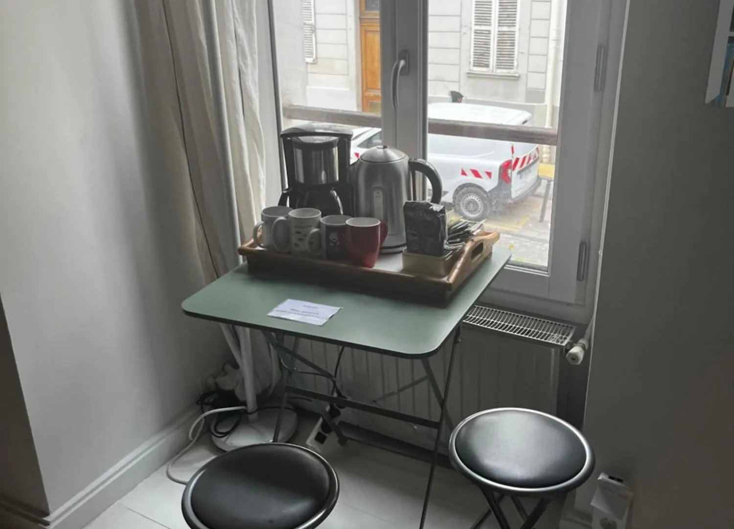 Deux En Plein Coeur De Montmartre,